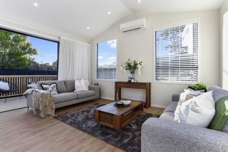 Photo of property in 53c Red Beach Road, Red Beach, 0932