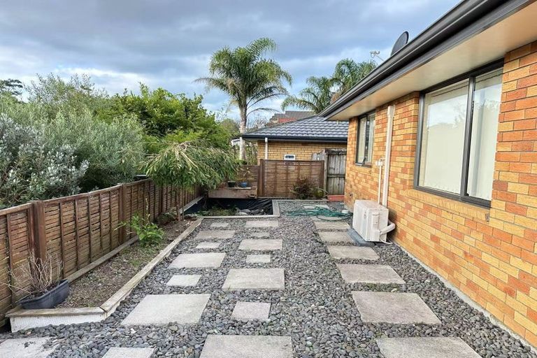 Photo of property in 10 Nimstedt Avenue, Oteha, Auckland, 0632