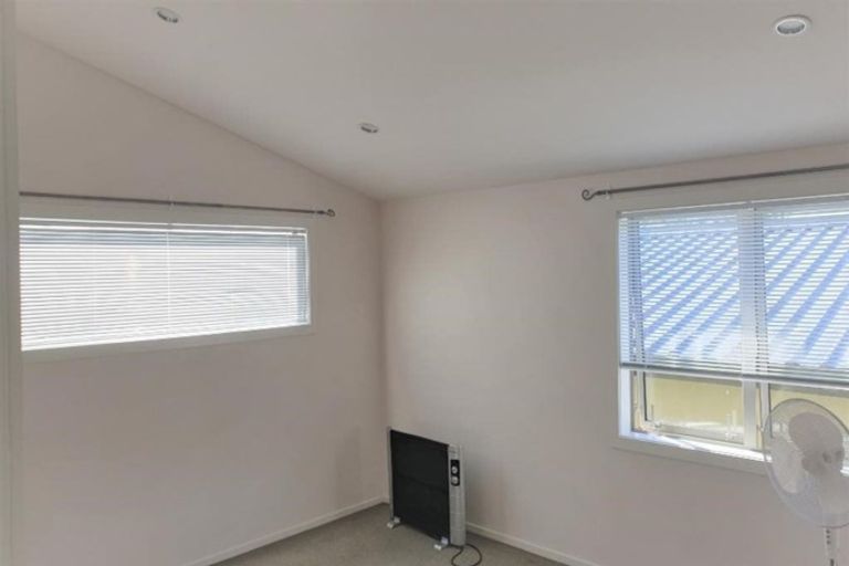 Photo of property in 61u8 Black Rock Road, Newlands, Wellington, 6037