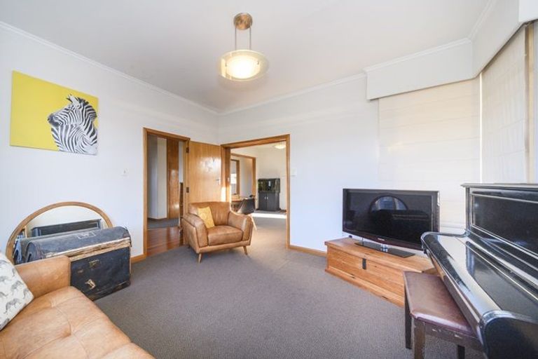Photo of property in 6 Innes Place, Roslyn, Palmerston North, 4414
