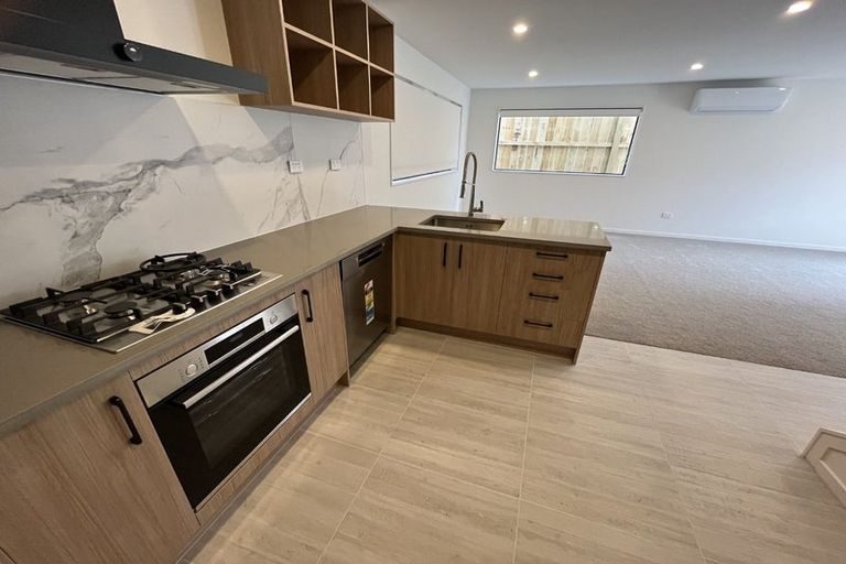 Photo of property in 4/116 Colwill Road, Massey, Auckland, 0614