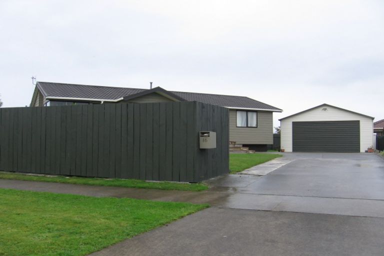 Photo of property in 16 Peppertree Glade, Kelvin Grove, Palmerston North, 4414