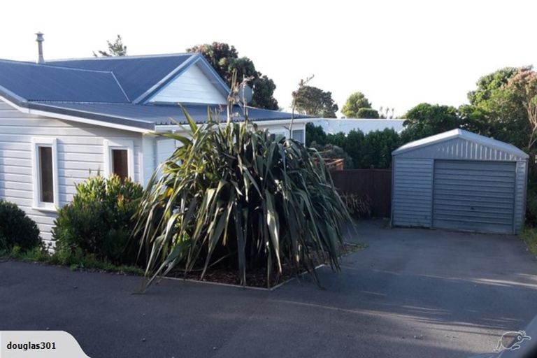 Photo of property in 130 Pikarere Street, Titahi Bay, Porirua, 5022