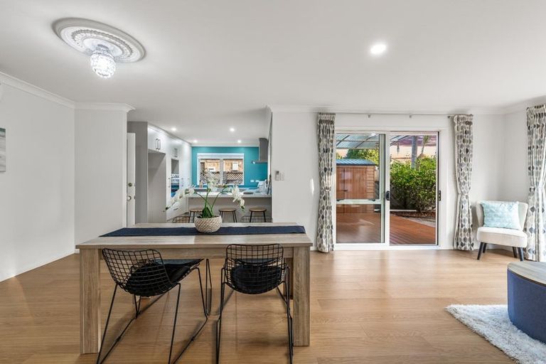 Photo of property in 16 Semillon Avenue, Henderson, Auckland, 0612