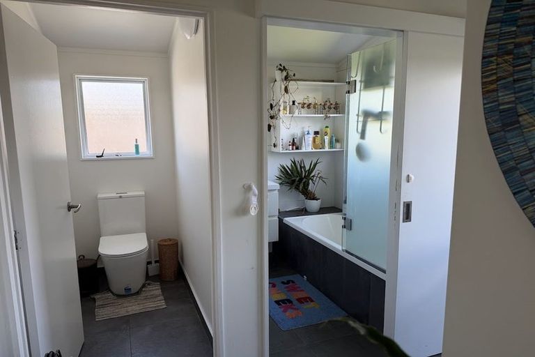 Photo of property in 2 Hanui Place, Massey, Auckland, 0614