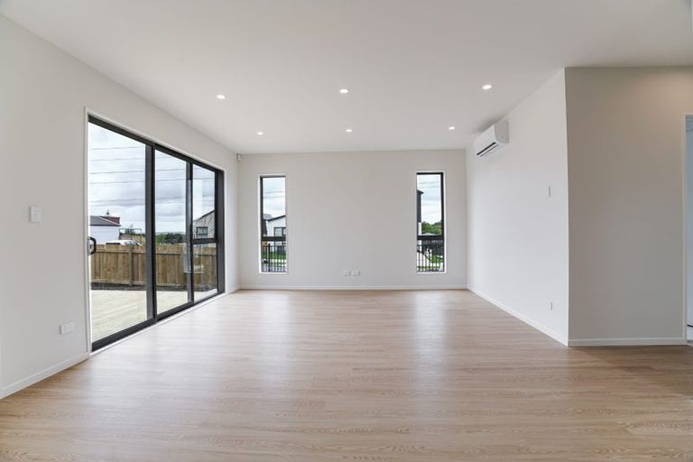 Photo of property in 17 Puwha Street, Massey, Auckland, 0614
