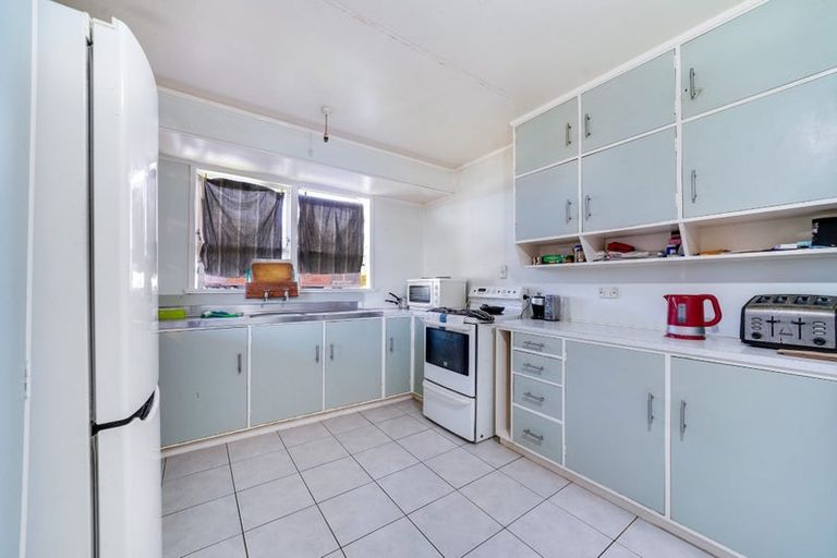 Photo of property in 28 Glenbervie Crescent, Massey, Auckland, 0614