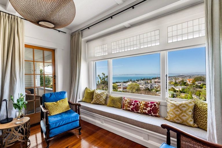 Photo of property in 14 Corry Avenue, Bluff Hill, Napier, 4110