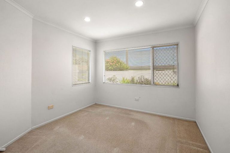 Photo of property in 1 Strandon Place, Strandon, New Plymouth, 4312