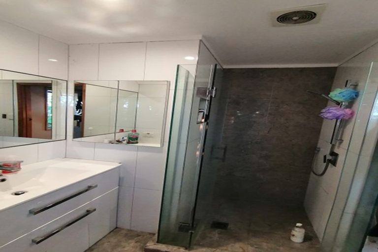 Photo of property in 118 Pupuke Road, Hillcrest, Auckland, 0627