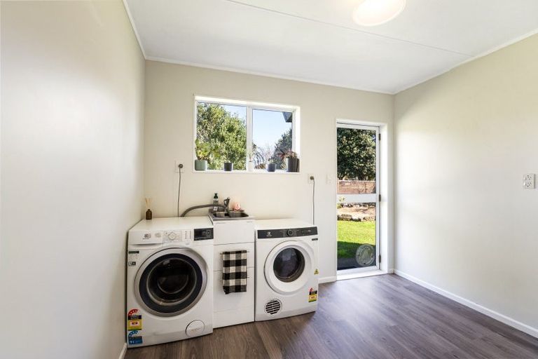 Photo of property in 11 Matai Place, Hawera, 4610