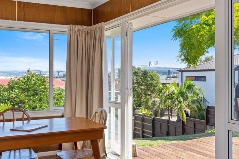 Photo of property in 66 Oceanview Road, Mount Maunganui, 3116
