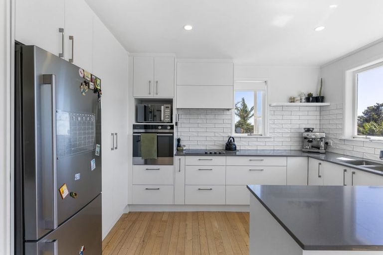 Photo of property in 1/23 Stanley Road, Glenfield, Auckland, 0629