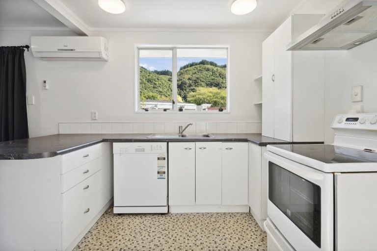 Photo of property in 9b Gemstone Drive, Birchville, Upper Hutt, 5018