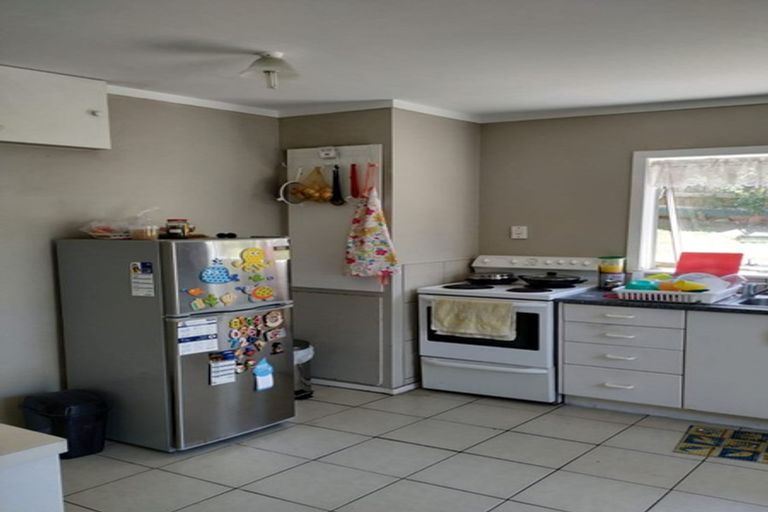 Photo of property in 1/83 Mcleod Road, Te Atatu South, Auckland, 0610
