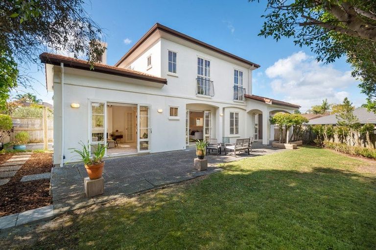 Photo of property in 1 Scarlet Oak Drive, Schnapper Rock, Auckland, 0632