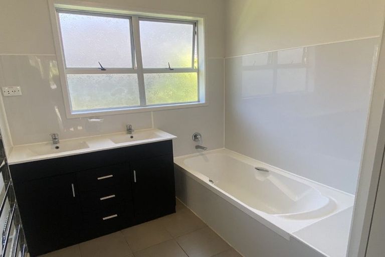 Photo of property in 13 Castleton Street, Birkdale, Auckland, 0626