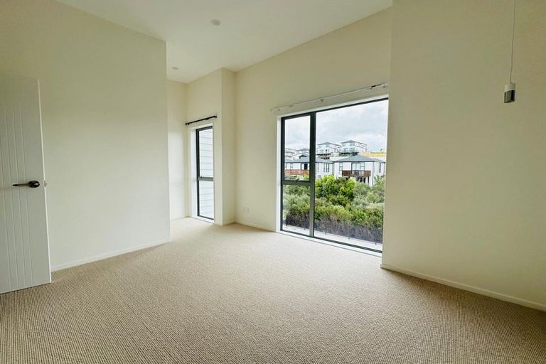 Photo of property in 39 Lawson Creek Street, Massey, Auckland, 0614