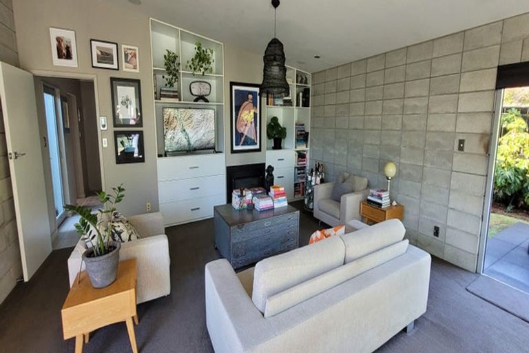 Photo of property in 28 Veale Road, Frankleigh Park, New Plymouth, 4310