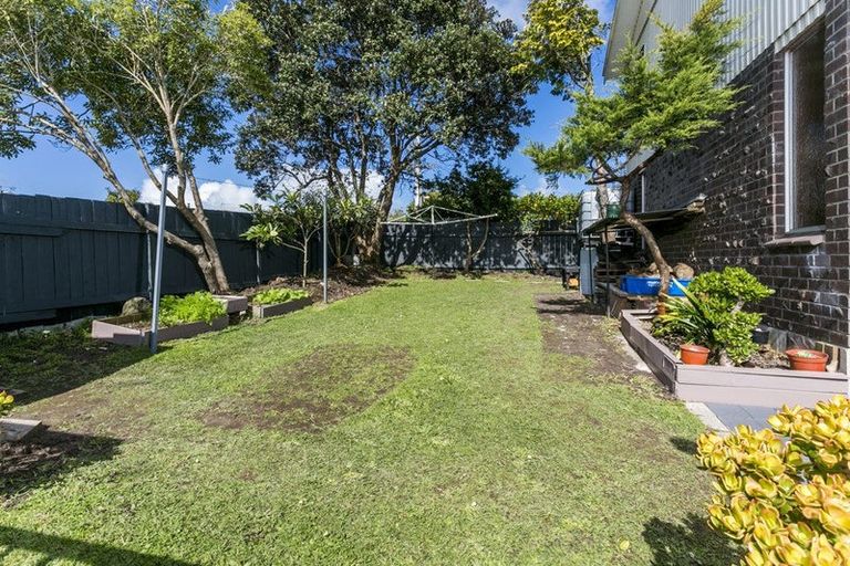 Photo of property in 1/90 Lynwood Road, New Lynn, Auckland, 0600