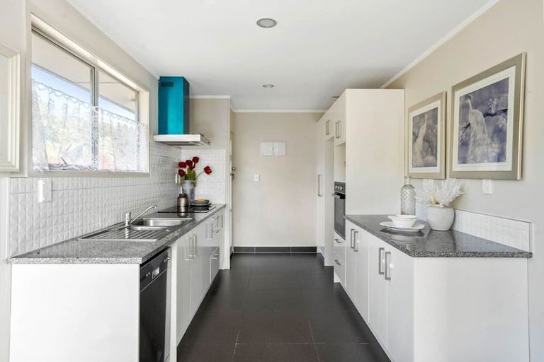 Photo of property in 39 Onedin Place, Titirangi, Auckland, 0604