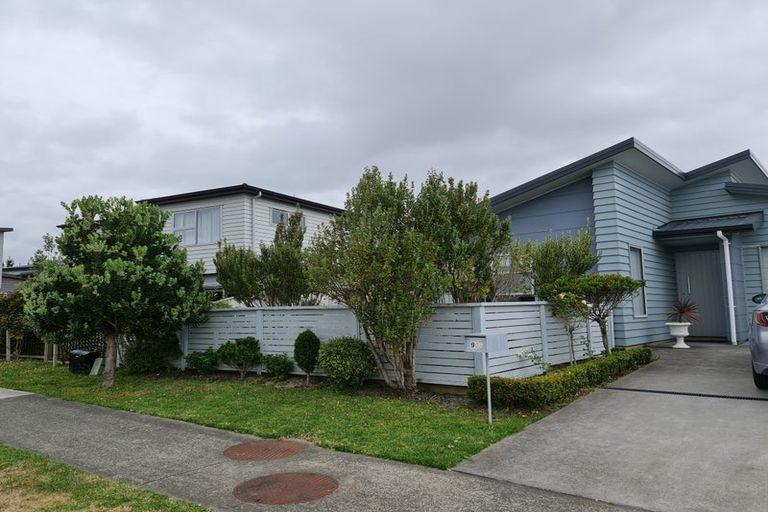 Photo of property in 90b/1 Endeavour Drive, Whitby, Porirua, 5024