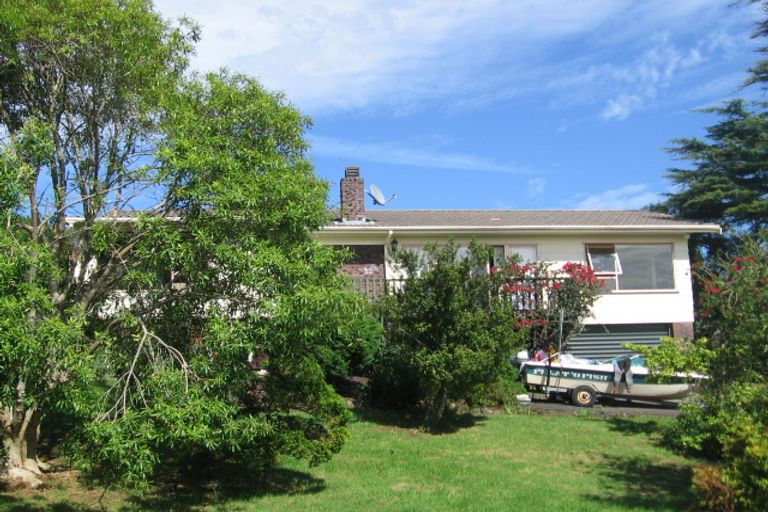 Photo of property in 13 Pokapu Street, Titirangi, Auckland, 0600