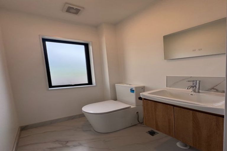 Photo of property in 12b Elcoat Avenue, Te Atatu South, Auckland, 0610