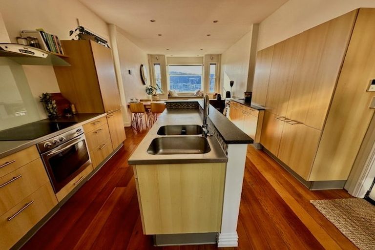 Photo of property in 19 Shannon Street, Mount Victoria, Wellington, 6011