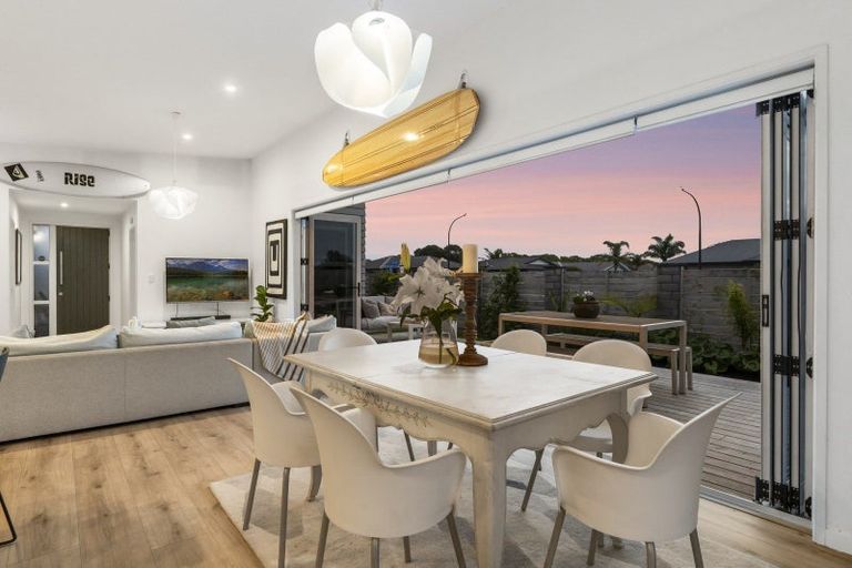 Photo of property in 25 Coutts Street, Papamoa Beach, Papamoa, 3118