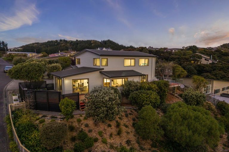 Photo of property in 42f James Cook Drive, Whitby, Porirua, 5024