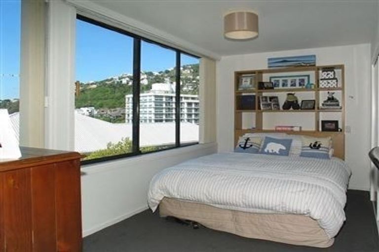 Photo of property in 2f3 Oriental Terrace, Mount Victoria, Wellington, 6011