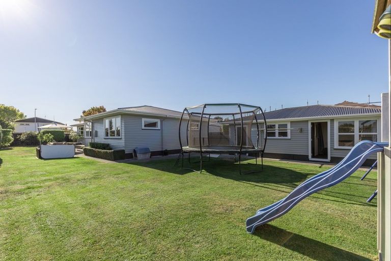 Photo of property in 2 Anzio Place, Awapuni, Palmerston North, 4412
