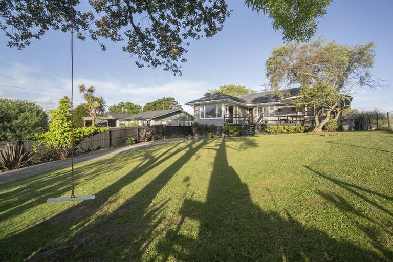 Photo of property in 70 Stottholm Road, Titirangi, Auckland, 0604