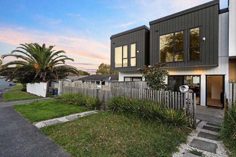 Photo of property in 1d Quincey Place, Massey, Auckland, 0614