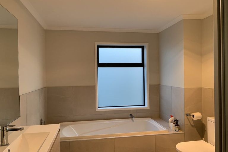 Photo of property in 5/4 Matimati Place, Hobsonville, Auckland, 0616