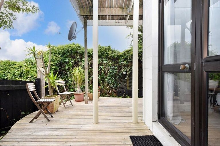 Photo of property in 4a Tower Hill, Stanmore Bay, Whangaparaoa, 0930