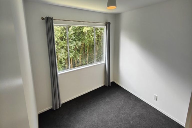 Photo of property in 4f2 Glanmire Road, Newlands, Wellington, 6037