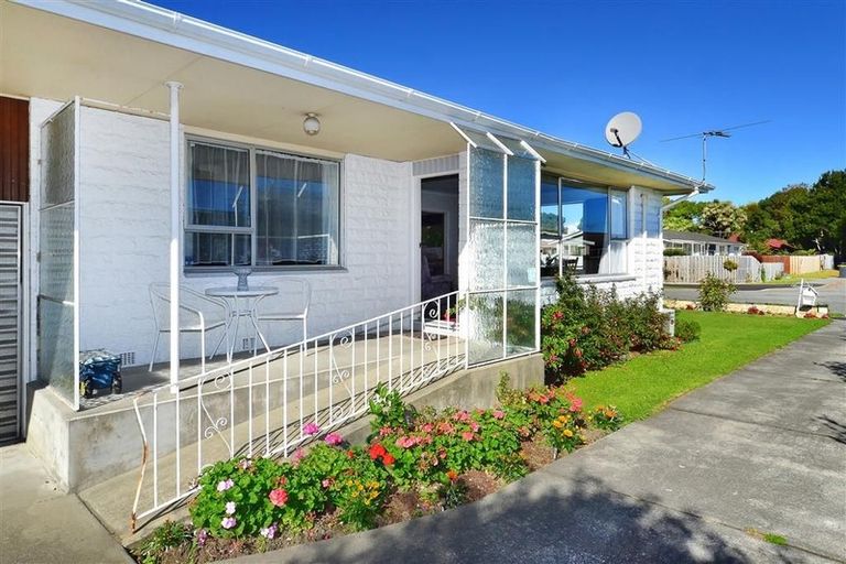 Photo of property in 28 Strathfield Avenue, Dallington, Christchurch, 8061