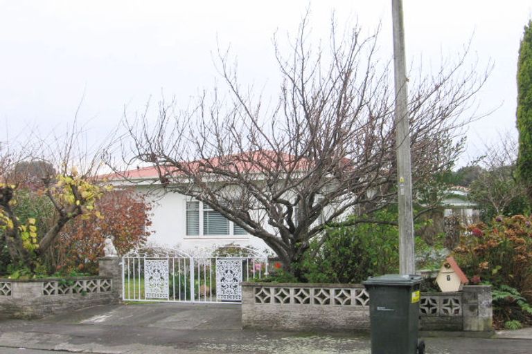 Photo of property in 9 Cassino Crescent, Onekawa, Napier, 4110