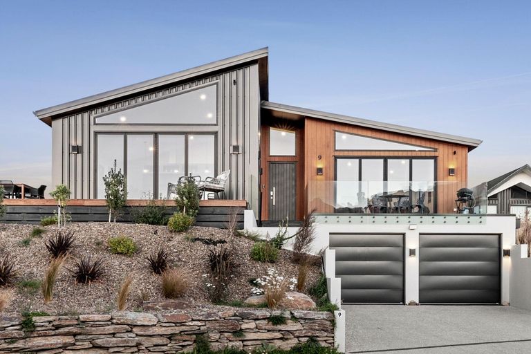 Photo of property in 9 Mcneil Crescent, Wanaka, 9305