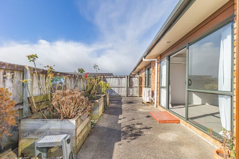 Photo of property in Rangeview Villas, 17/9 Fuller Close, Levin, 5510