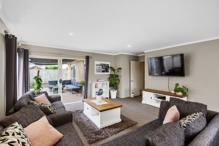 Photo of property in 10 Peachstone Lane, Henderson, Auckland, 0612