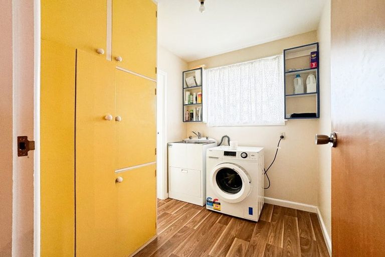 Photo of property in 1 Ostend Place, Avonhead, Christchurch, 8042