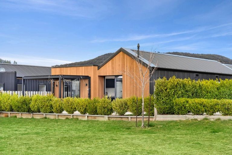 Photo of property in 42 Obelisk Street, Wanaka, 9305