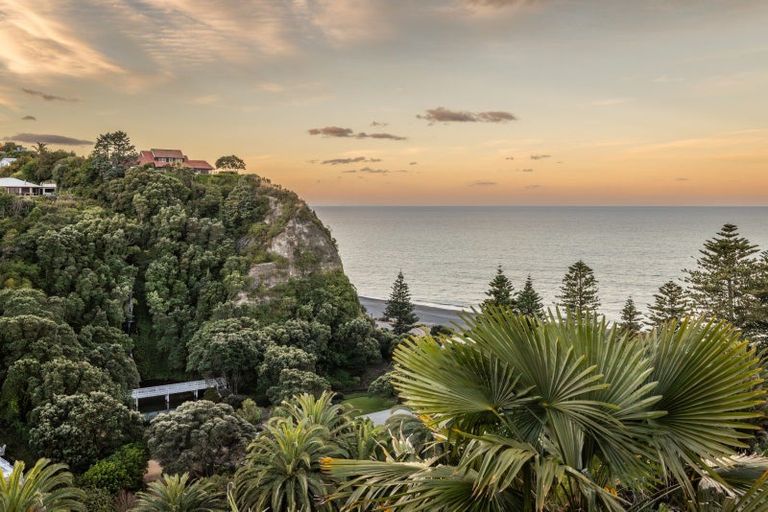 Photo of property in 18 Hukarere Road, Bluff Hill, Napier, 4110