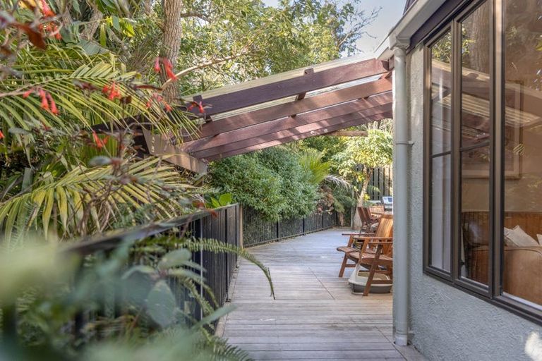 Photo of property in 14b South Lynn Road, Titirangi, Auckland, 0604