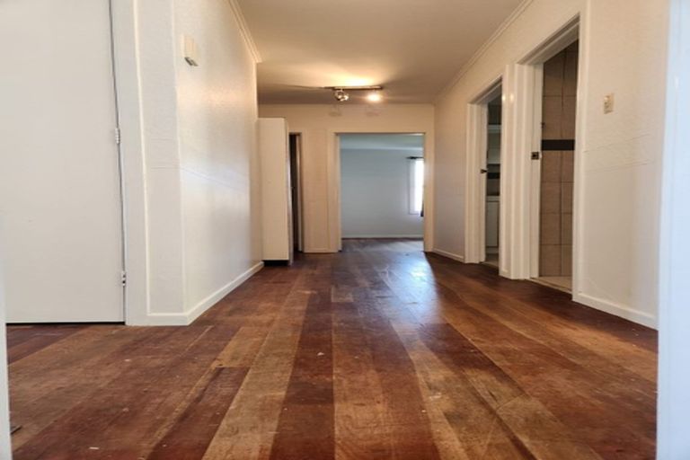 Photo of property in 21 Parker Avenue, New Lynn, Auckland, 0600