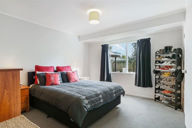 Photo of property in 69a/2 Godley Road, Green Bay, Auckland, 0604