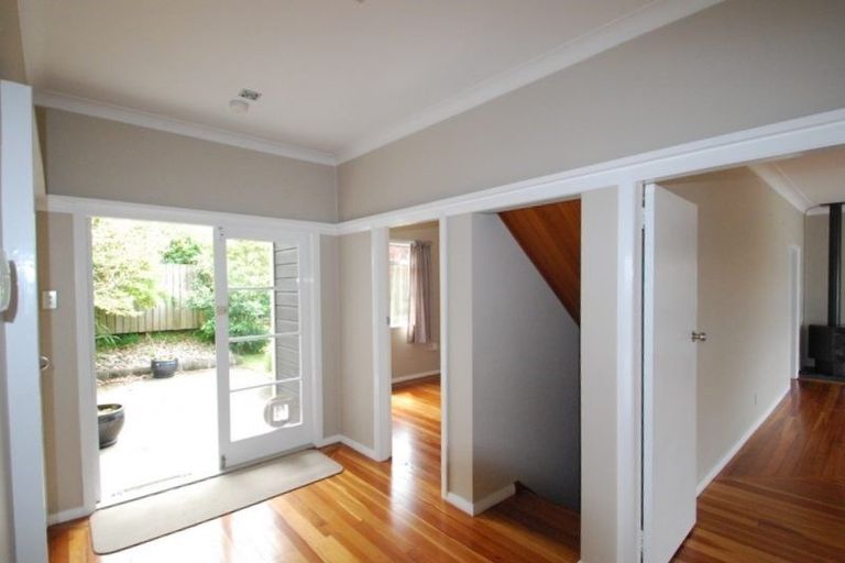Photo of property in 28 Singers Road, Korokoro, Lower Hutt, 5012